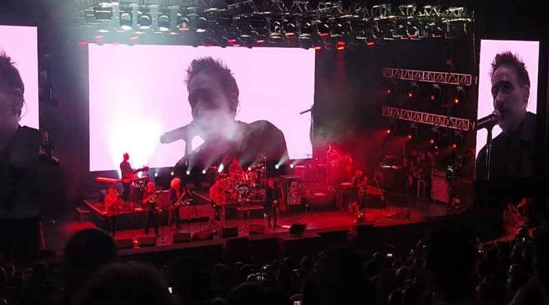 El rugido del León bajo el cielo rosarino: Los Cadillacs obsequiaron una noche de clásicos y herencia familiar