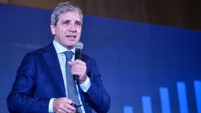 Luis Caputo adelantó que la inflación de marzo superará el 3% y proyectó una desaceleración desde abril