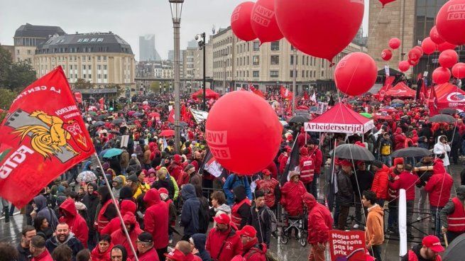 Tensión en Bélgica: 40.000 manifestantes marchan contra el ajuste económico y chocan con la policía