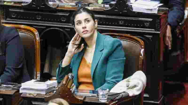 Pagano acusó a Adorni de usar el Estado como “ascenso social” y denunció “verticalismo interno”