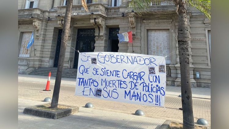 En Santa Fe pasan a disponibilidad a 20 policías