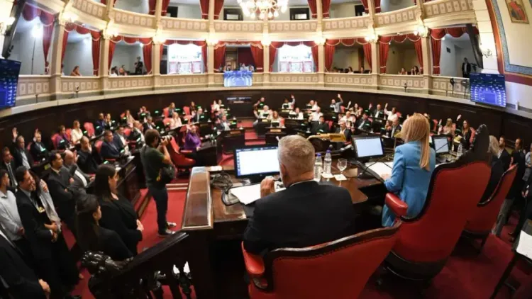 Senado bonaerense: Autoridades confirmadas, nuevos nombramientos y homenaje a
Luis Lata