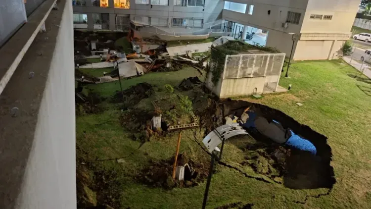 Derrumbe en Parque Patricios: "Somos 175 familias desesperadas porque de repente
nos quedamos en la calle"