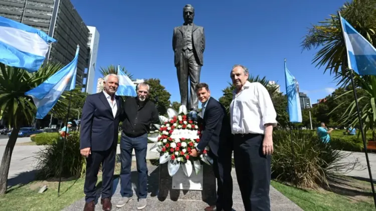 La Plata homenajeó a Raúl Alfonsín a 99 años de su nacimiento