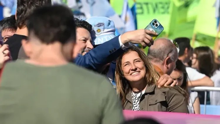 Multan a Karina Menéndez por compras fragmentadas para evitar licitaciones