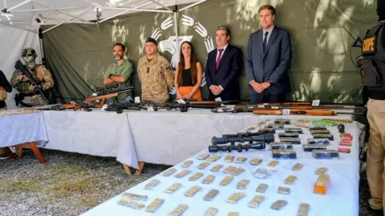 Santa Fe: Hallan arsenal narco capaz de perforar blindados y crece la sospecha
de un plan
