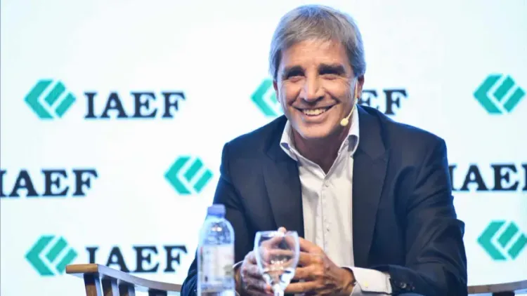 Luis Caputo: Sube el riesgo país, cae la economía y crecen rumores de salida