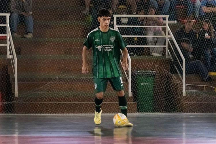 Camioneros no afloja y es único líder