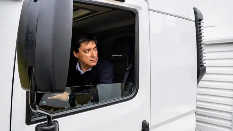 Alejandro Acerbo, en la mira por compras directas y una obra con menos metros