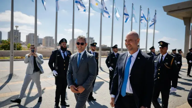 Diputados: para 2026, Martín Menem planea gastar 23 millones diarios en pasajes
y viáticos