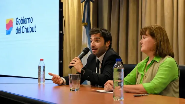 Chubut: objetan contratos multimillonarios del gobierno de “Nacho” Torres con
cooperativa K