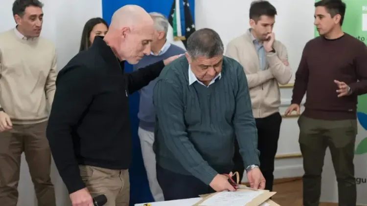 Río Negro: Alberto Weretilneck licitó viviendas con una cooperativa sin
autorización