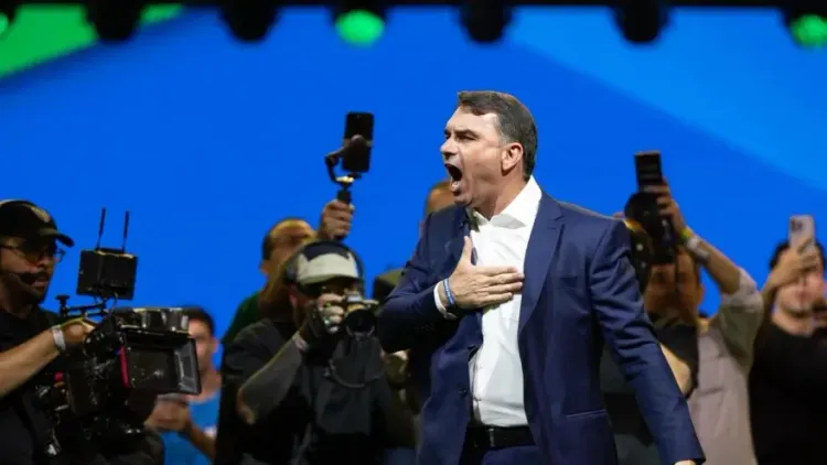 Brasil y el fenómeno de Flavio Bolsonaro: “La derecha está muy cerca de ganar
nuevamente”
