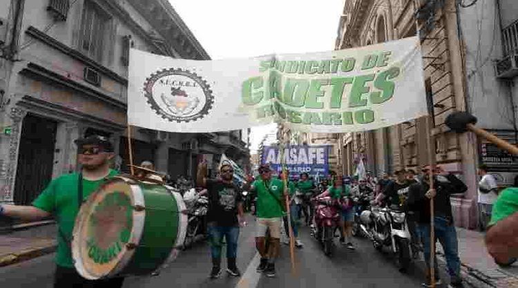 Crece la cantidad de cadetes que trabajan en Rosario en un marco de gran informalidad