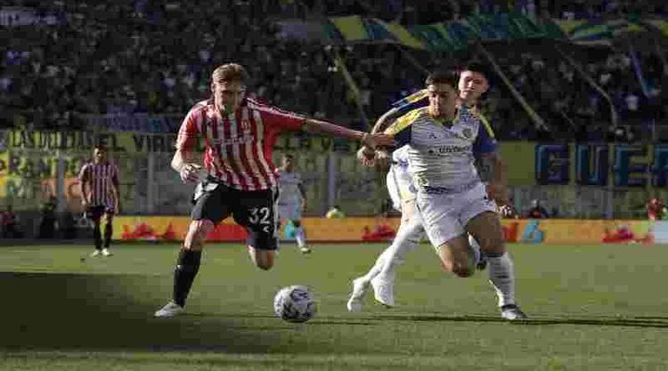 Golpazo en Córdoba: Estudiantes le hizo precio a Central en un olvidable partido del canalla