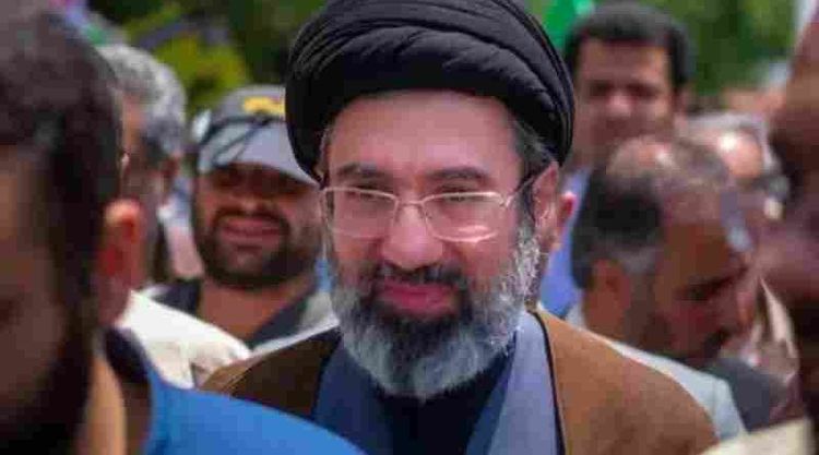 Khamenei jura “venganza” por la muerte de su padre y anuncia nueva fase en el estrecho de Ormuz