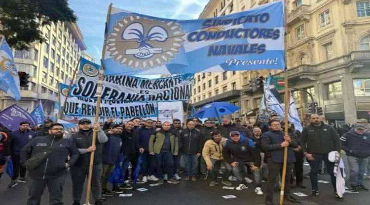 Sigue la polémica por el proyecto que pretende dar vía libre de navegación a embarcaciones extranjeras en la hidrovía