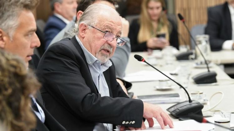Hugo Yasky: “Kicillof demuestra que puede mantener la estabilidad sin ajustar al
pueblo”