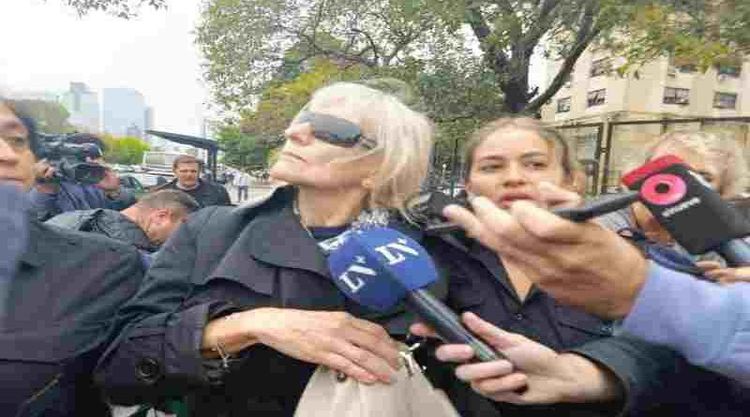 Las dos jubiladas que le prestaron dólares a Adorni aseguraron no conocerlo