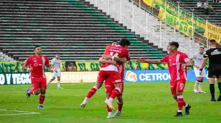 Argentinos Juniors le ganó a Aldosivi en Mar del Plata bajo un intenso temporal