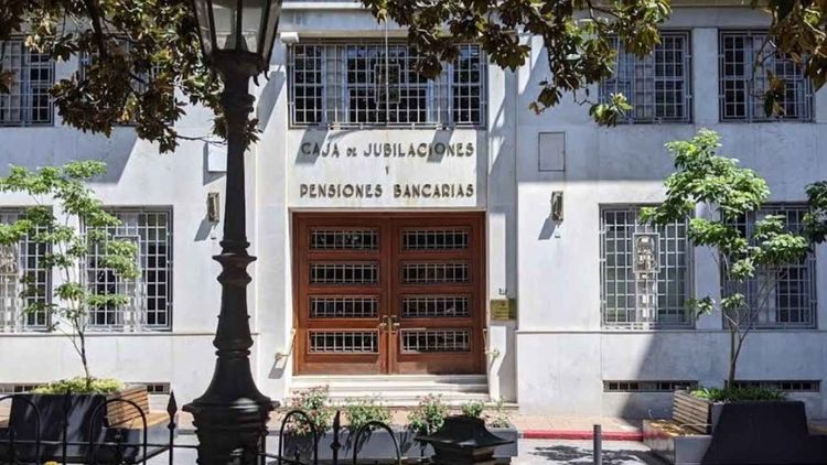 Déficit de la Caja Bancaria: cómo la garantía estatal convierte a los contribuyentes en avales
