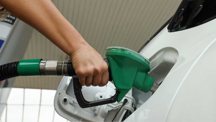 El gobierno logró mantener los precios de los combustibles durante setiembre
