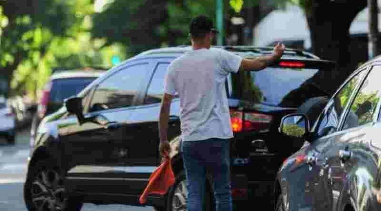Cuidacoches: La Pastoral Social envió una carta a los legisladores indicando su rechazo a la prohibición