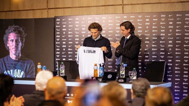 Claves de la conferencia de prensa de Diego Forlán, nuevo DT de la Selección Uruguaya