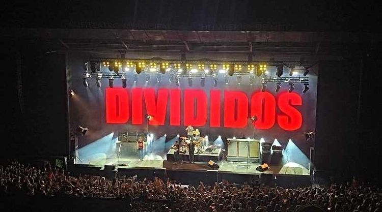 La música en Rosario pasó haciendo “Ala Delta”: Divididos en un Anfiteatro colmado presentó su nuevo disco y confirmó que su rock sigue siendo el mejor refugio