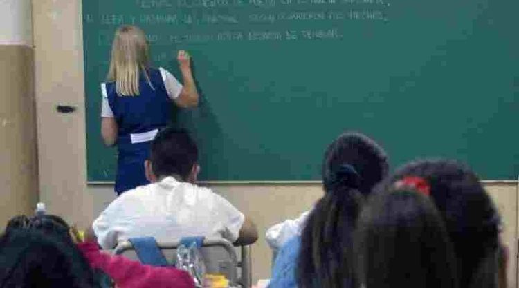Asistencia Perfecta: casi 75 mil docentes, directivos, secretarios, preceptores y asistentes escolares cobran el premio por febrero
