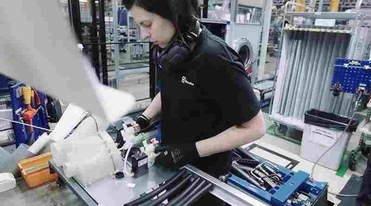 La empresa Frimetal cierra su producción de heladeras en Rosario