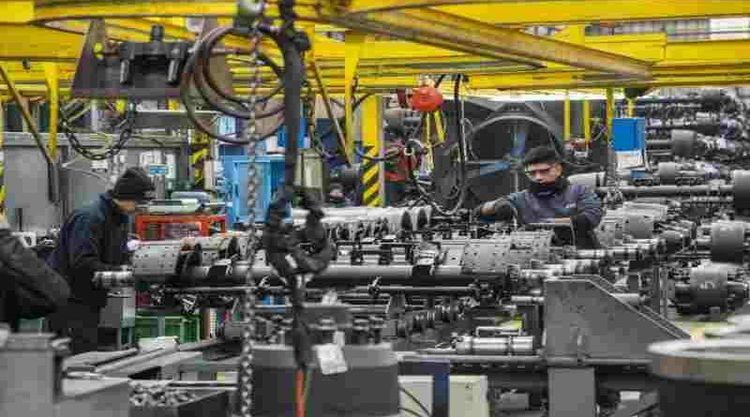 La actividad económica cayó 2,6% en febrero y anotó el peor resultado desde 2023