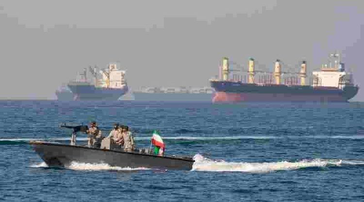 Máxima tensión: Irán afirma tener el “control total” de Ormuz y amenaza con un “torbellino mortal”