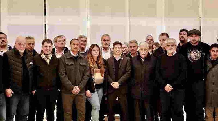 Gremios, empresas y Kicillof acordaron crear una mesa provincial de pesca para defender la actividad y la mano de obra nacional