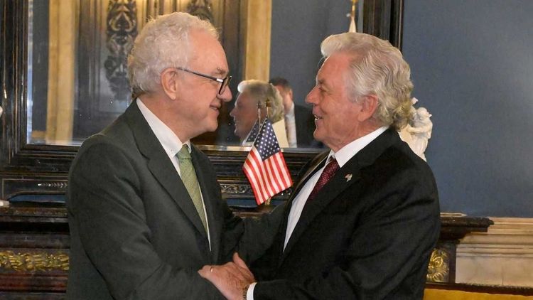 Estados Unidos no logró que Uruguay expulsara o retirara a los médicos cubanos y aceptó un acuerdo