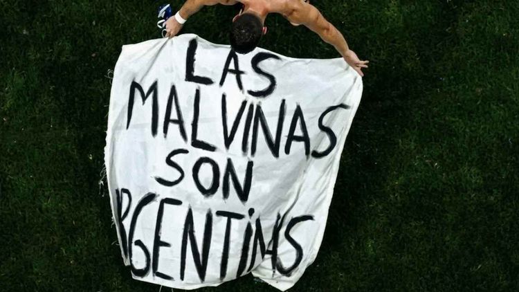 El gobierno de Milei se disculpará con Reino Unido por la bandera de “las Malvinas son argentinas”
