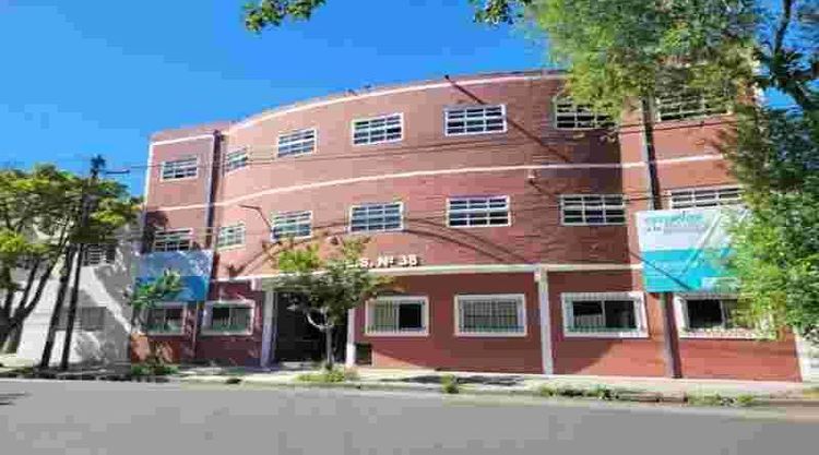 Adolescente de 14 años sufrió múltiples fracturas tras una brutal golpiza en una escuela de Mar del Plata