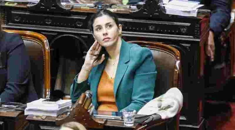 Pagano acusó a Adorni de usar el Estado como “ascenso social” y denunció “verticalismo interno”