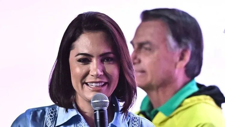 Peleas familiares: la esposa de Jair Bolsonaro se va del partido y acusa a Flavio por agresión