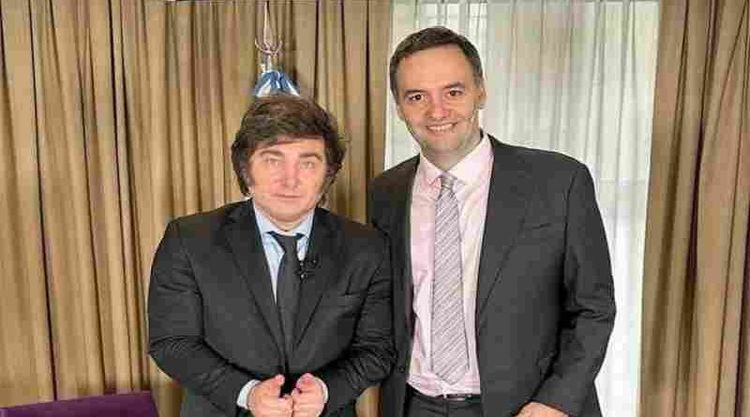 Juntos a la par: Biógrafo de Milei asegura que la confianza presidencial en Adorni sigue intacta
