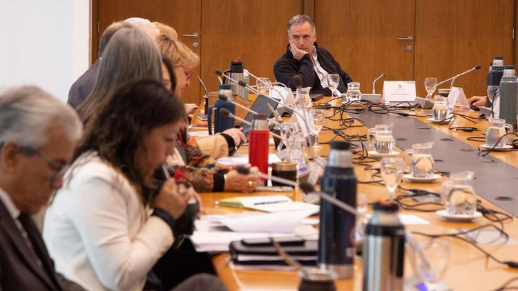 El presidente Yamandú Orsi convocó al Consejo de Ministros para el lunes 21, tras regresar de España