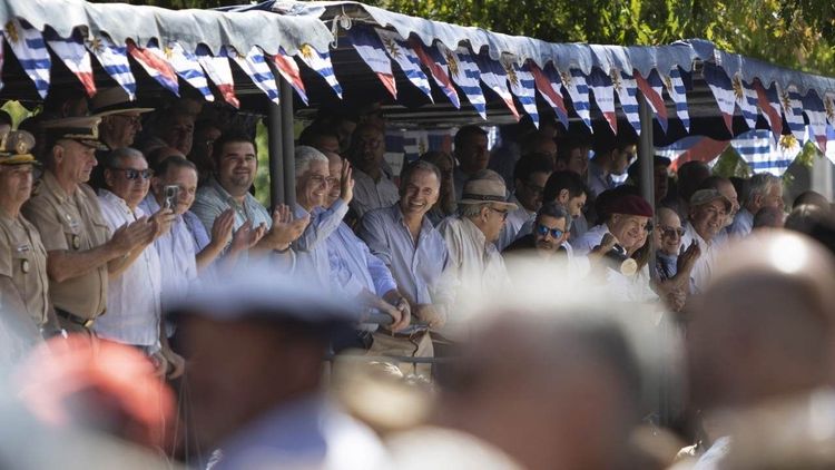Un Orsi institucional vio pasar a Lacalle Pou, montado en el caballo de la campaña política