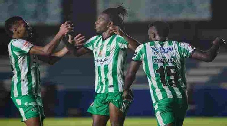 Escándalo en Panamá: un jugador abandonó el partido y denunció a su arquero por arreglo de resultados