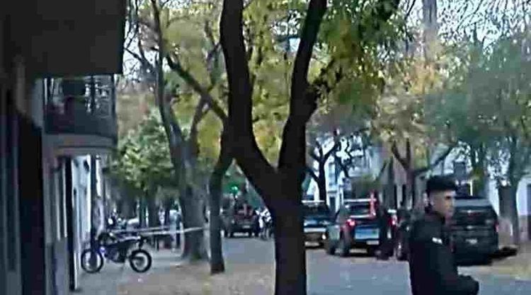 Tensión en barrio Abasto: hallaron un explosivo oculto en un atado de cigarrillos