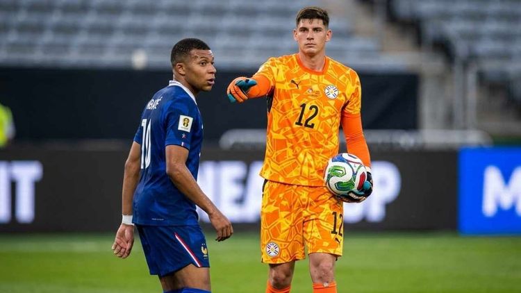 Francia sufre más de la cuenta, pasa por un penal y Mbappé se lleva la polémica en un partido que mereció Paraguay