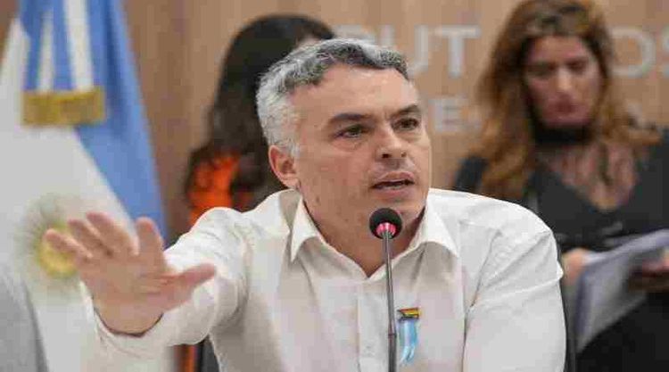 Cafiero y Paulón exigieron que la comisión de Relaciones Exteriores se pronuncie en contra de la guerra