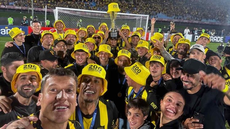 Peñarol derrotó por penales a Nacional y se consagró campeón de la Supercopa Uruguaya