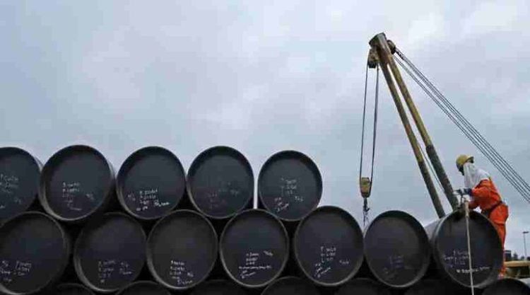 Sigue subiendo el petróleo y preocupa impacto en las naftas