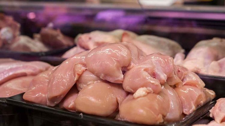 Alerta sanitaria por contrabando de pollo en Uruguay: advierten de origen desconocido y falta de trazabilidad