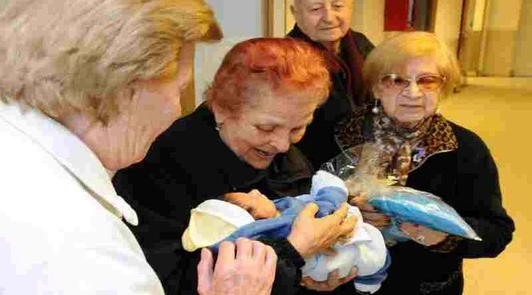 “Mil65”: el innovador programa de la Municipalidad para acompañar a la primera infancia y a las personas mayores